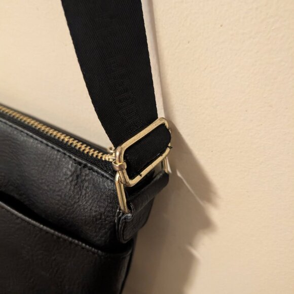 Steve Madden Crossbody Purse Embossed Design Adjustable Strap Logo on Wide Strap - Picture 4 of 6